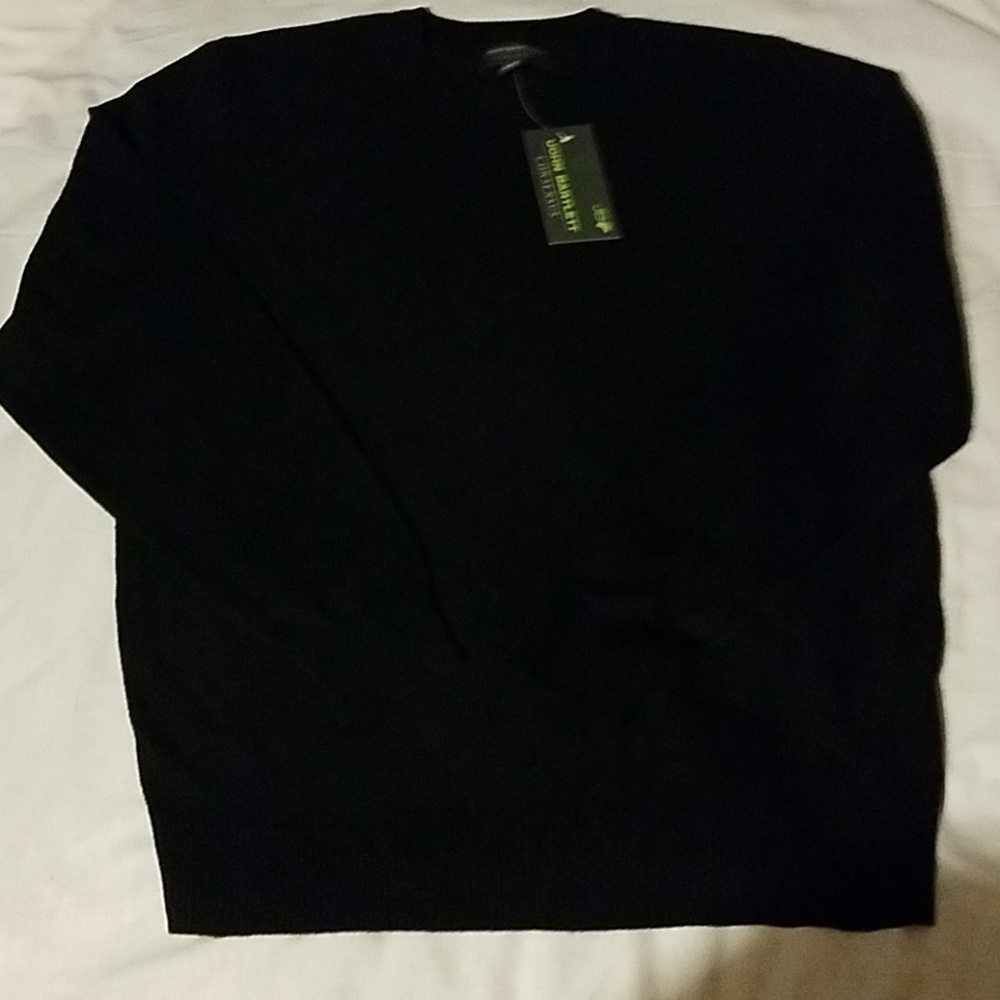 Men's Vneck sweater, size medium